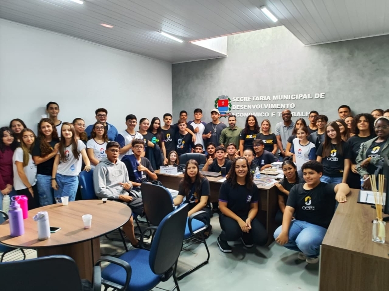 Noticia alunos-do-colegio-oceu-visitam-secretaria-de-desenvolvimento-economico